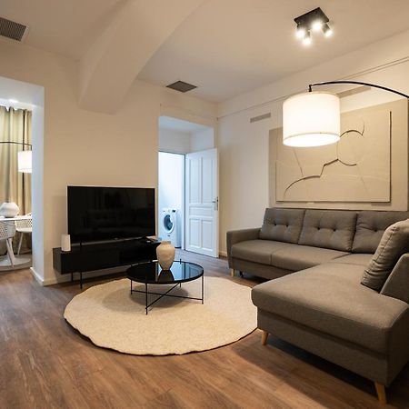 Stylish Apartment With Dedicated Working Space And Super King-Size Bed Located Between City Centre And Donau River Відень Екстер'єр фото