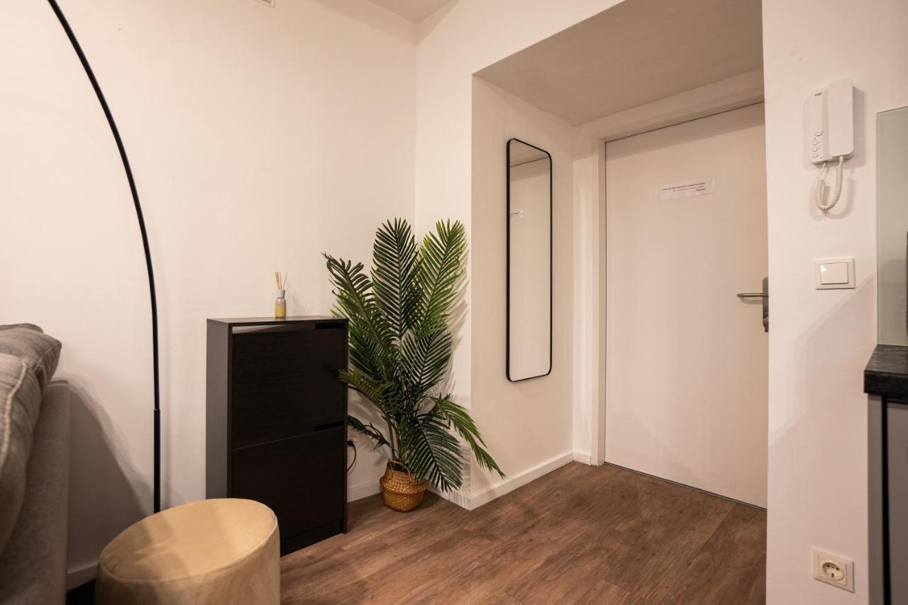 Stylish Apartment With Dedicated Working Space And Super King-Size Bed Located Between City Centre And Donau River Відень Екстер'єр фото