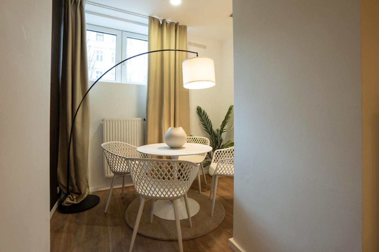Stylish Apartment With Dedicated Working Space And Super King-Size Bed Located Between City Centre And Donau River Відень Екстер'єр фото