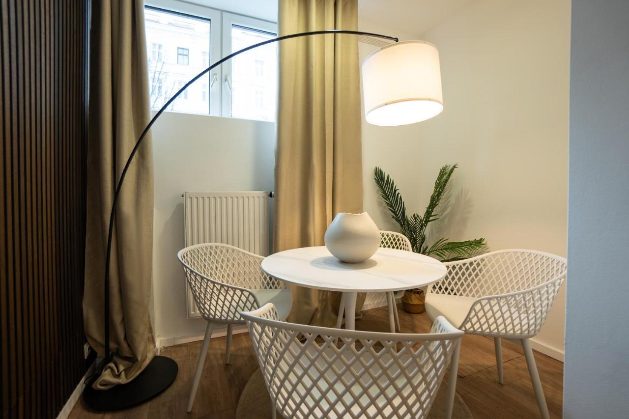 Stylish Apartment With Dedicated Working Space And Super King-Size Bed Located Between City Centre And Donau River Відень Екстер'єр фото