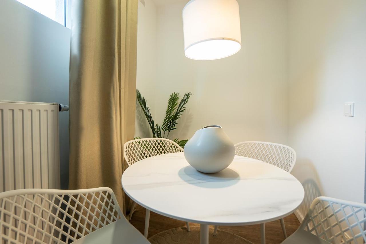 Stylish Apartment With Dedicated Working Space And Super King-Size Bed Located Between City Centre And Donau River Відень Екстер'єр фото