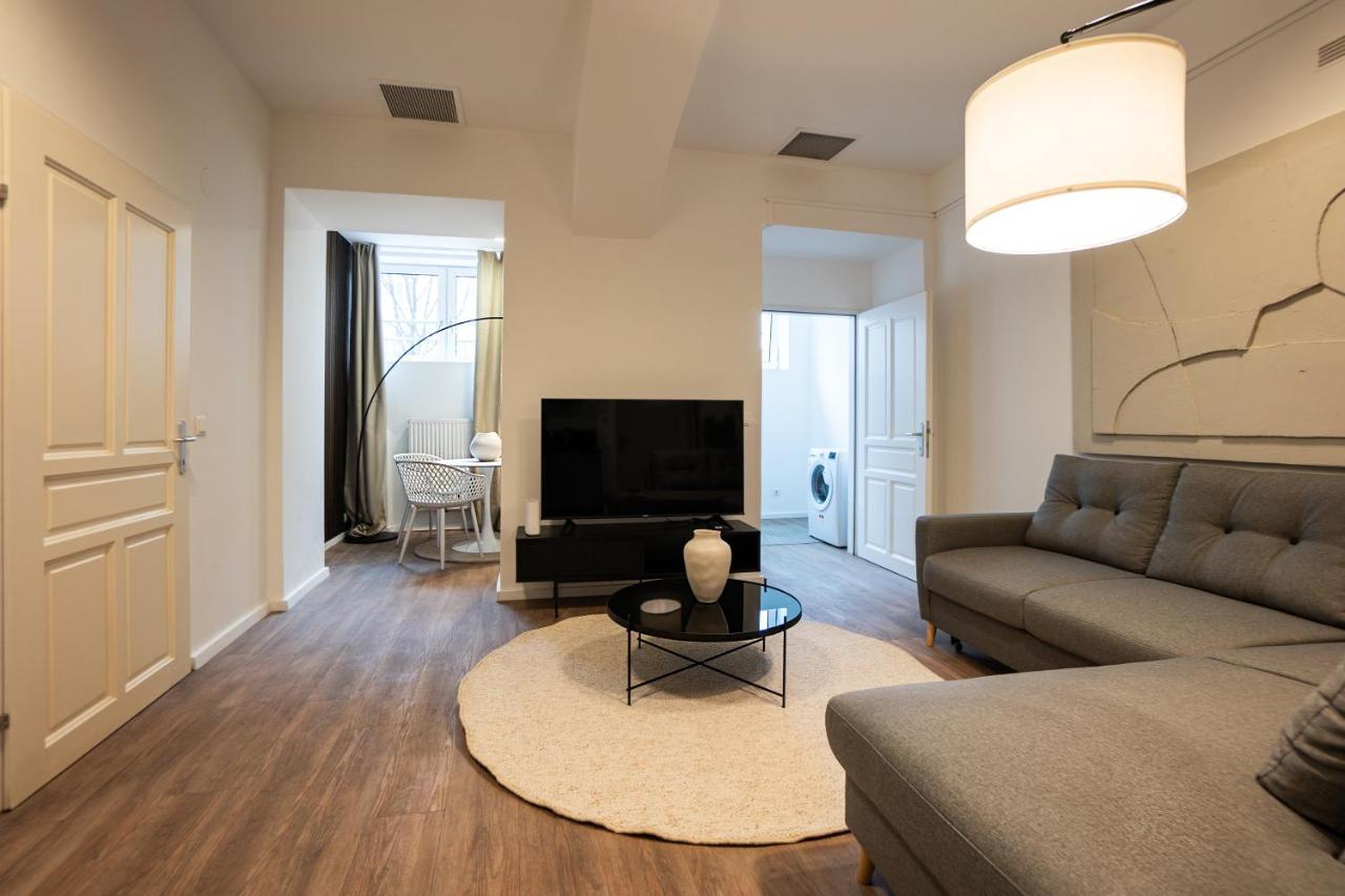Stylish Apartment With Dedicated Working Space And Super King-Size Bed Located Between City Centre And Donau River Відень Екстер'єр фото